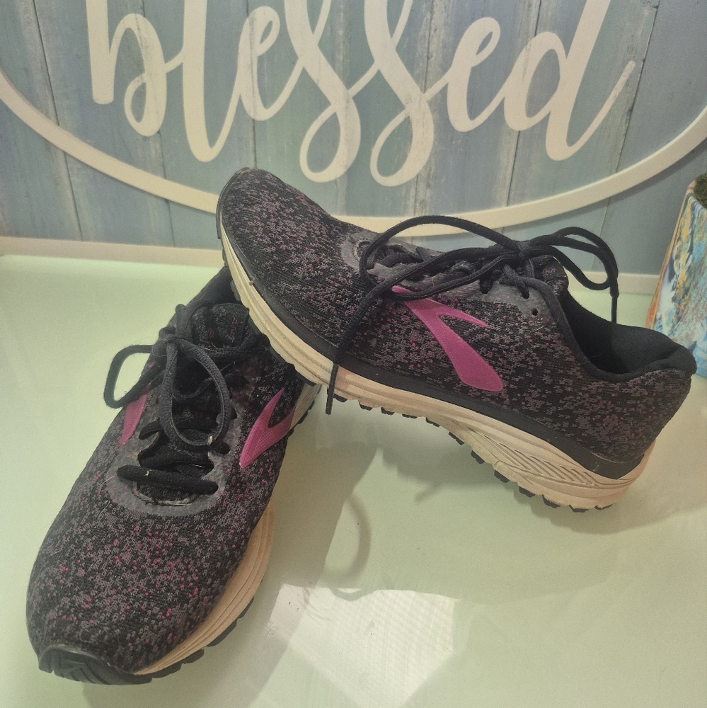Womens Brooks running shoes